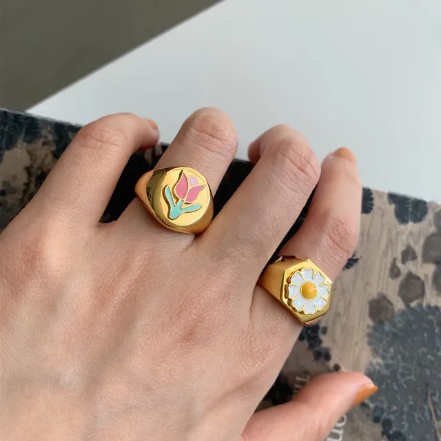 

New Product Retro Golden Tulip Small Daisy Open  Ring