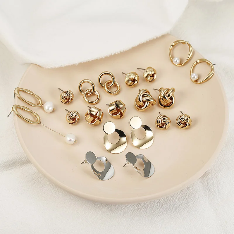 

Korean Women Huggie Threader Crytal Real Gold Plated Natural Eddison Freshwater Pearl Hoop Baroque Earrings, Golden