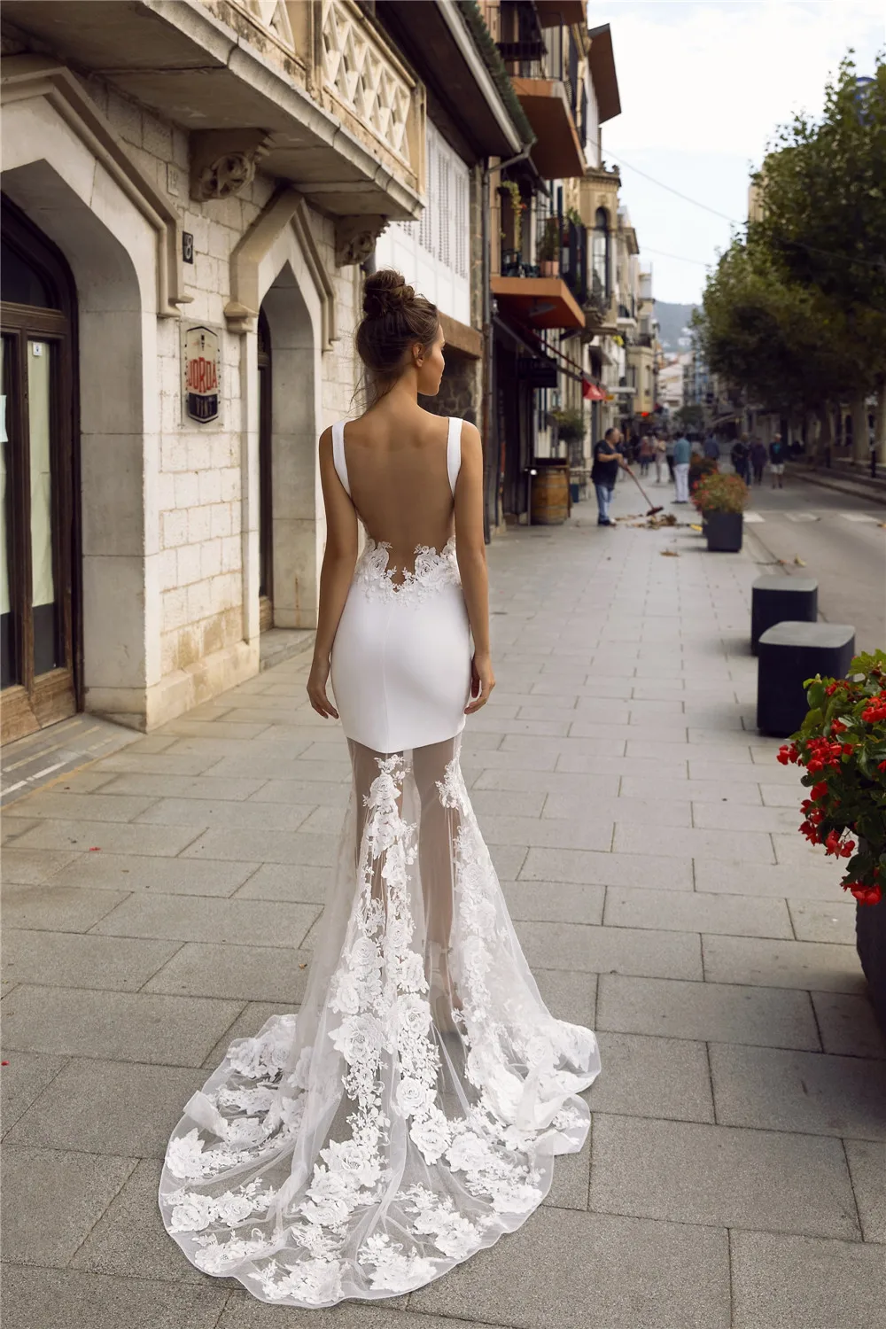 2020 Mermaid See Through Lace Appliques Backless Simple Crepe Wedding Dress