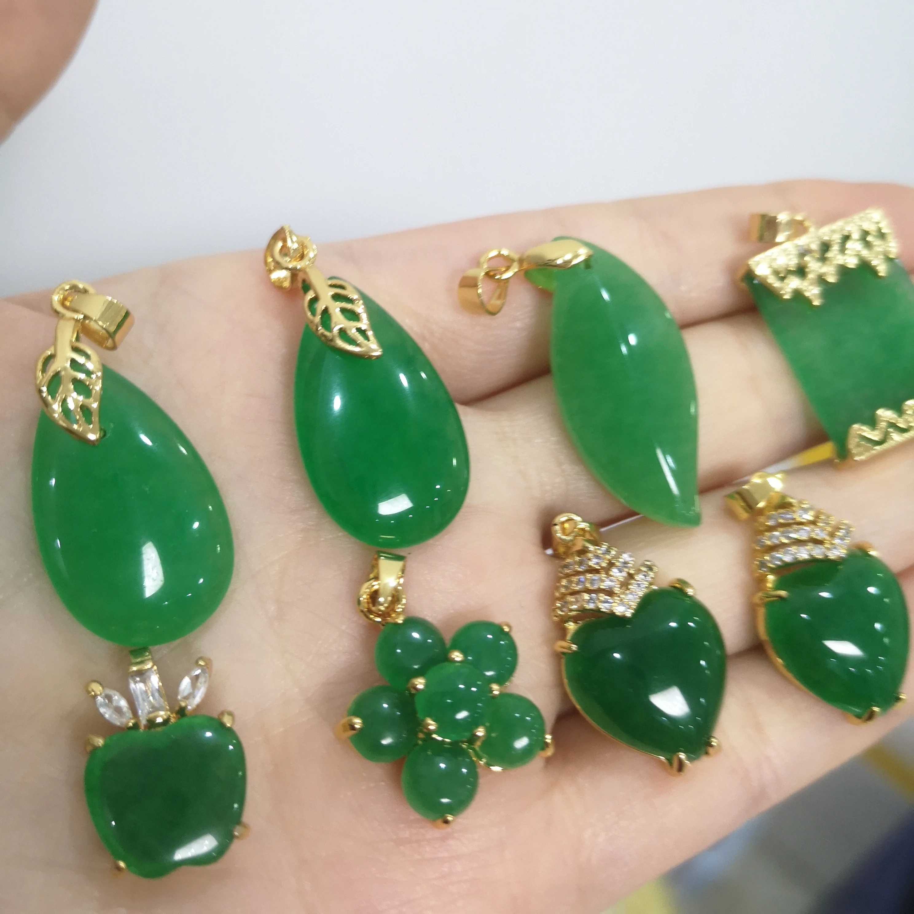 

2021 Hot jialin jewlery Fashion Hetian Gold plated green heart Jade With Chain pendant Necklace