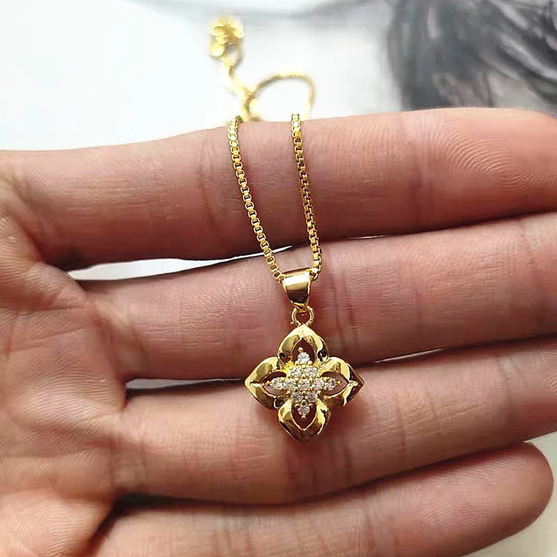 

Necklace custom micro inlaid shrimp skin fashion four-leaf clover lady charm jewelry necklace pendant