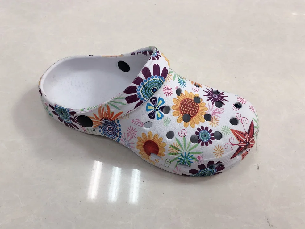 New Design Many Sun Flowers Hotel Kitchen Chef Injection Shoes Medical Women Nurse Clogs or Kid Shoes