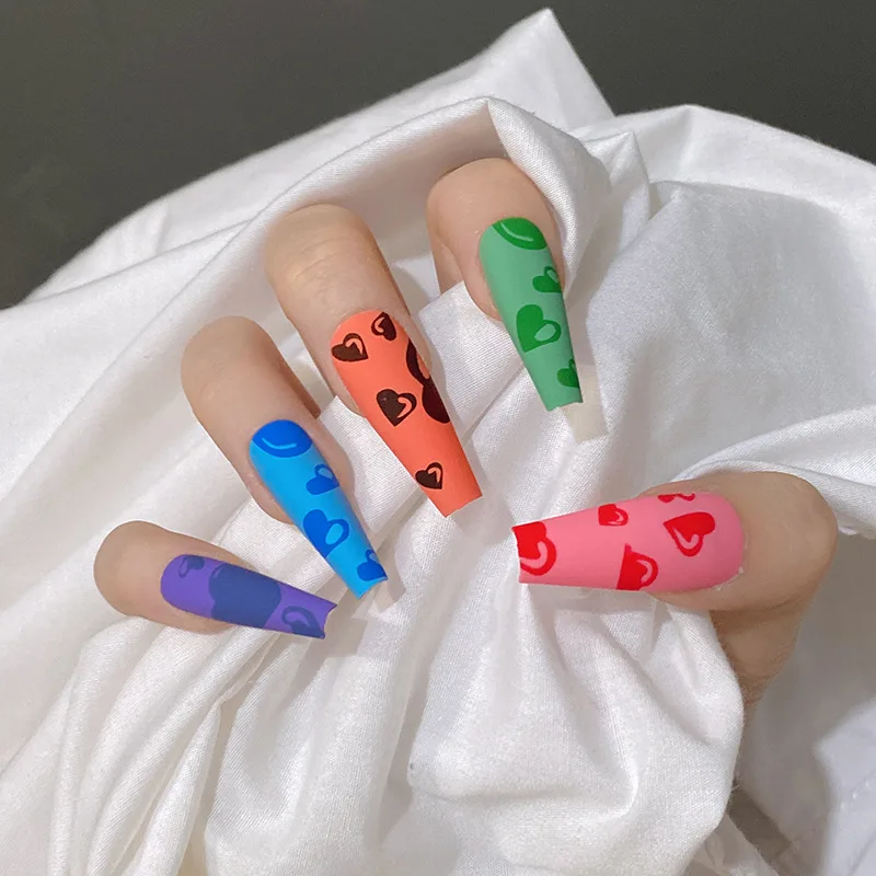 

Amazon Hot Sales Fake Nail Patches Heart-shaped Printed Frosted Long Fake Nails For Women