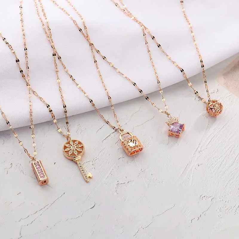 

Classic Fashion Micro-set Gold Full Diamonds Flower Pattern Key Pendant Sweater Chain Necklace wholesale