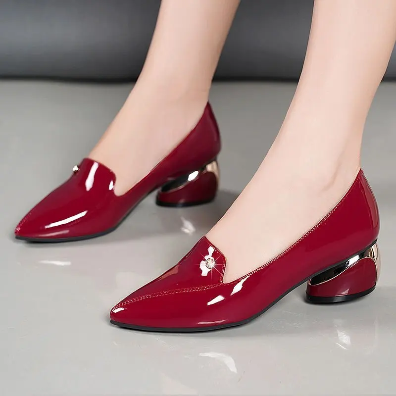 

Plus Size 34-42 Ol Office Lady Shoes Black Patent Leather Dress Shoes Pointed Toe Boat Shoes Med Heels Pumps zapatos mujer 8412N Pumps