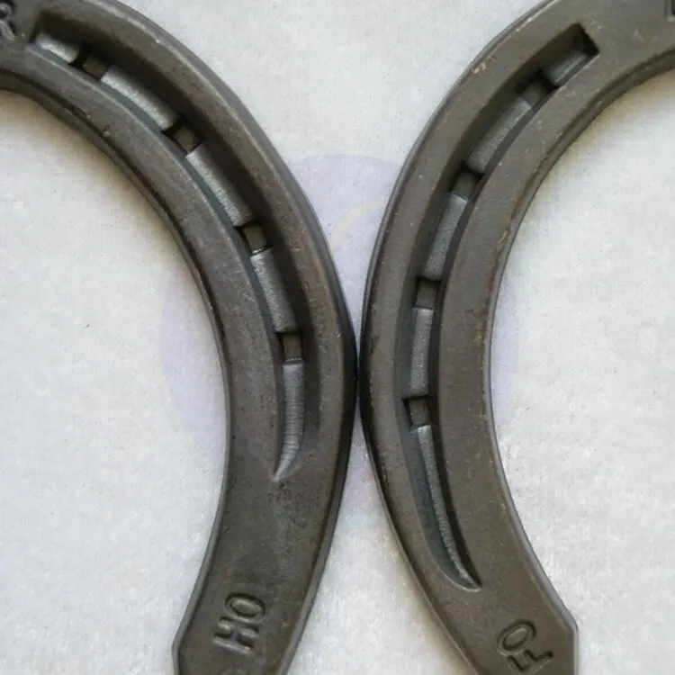 

Chinese horseshoe factory direct selling wholesale metal horse charm luck shoe