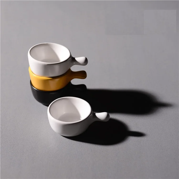 

Wholesale Creative Ceramic Seasoning Dish with Handle Small Discretion Salad Salad Dish Soy Sauce Dish, Yellow black white