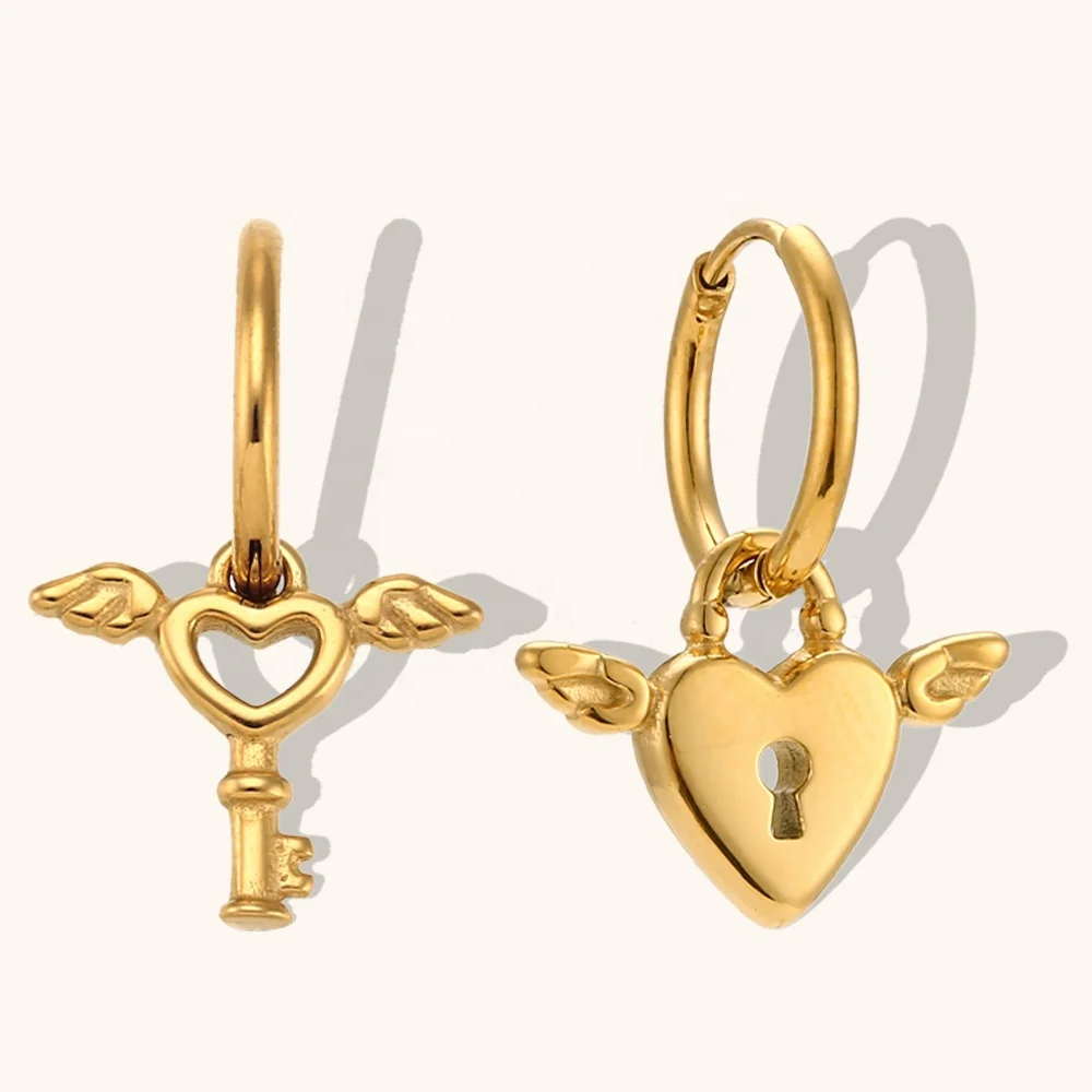 

Dingran Unique Design Asymmetrical Key And Lock Heart Shape Earring 18k Gold Plated Stainless Steel Jewelry