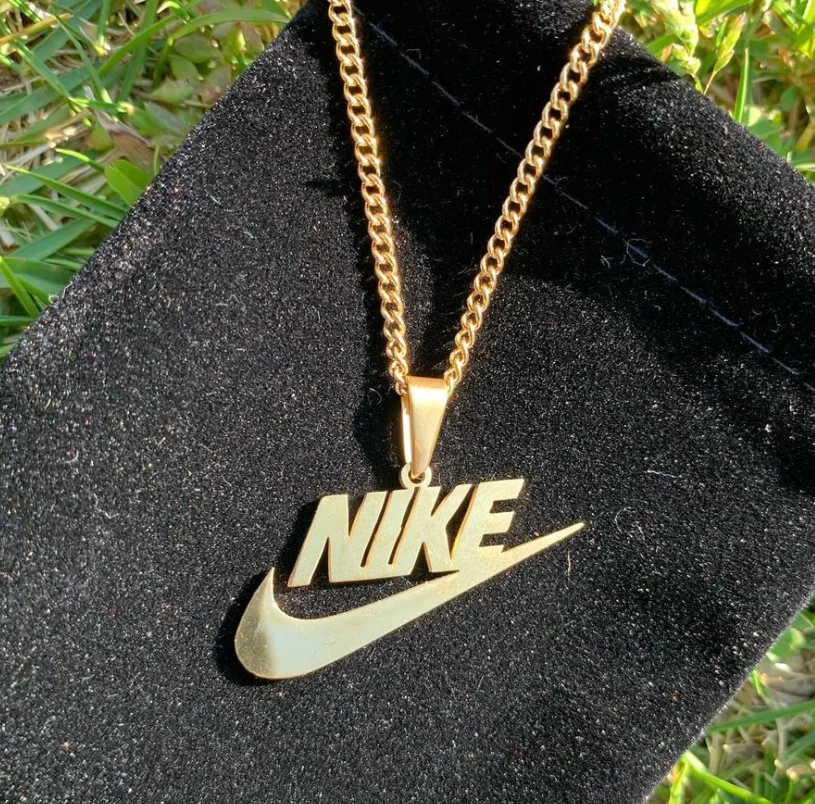 

Hip Hop 18K Gold Swoosh Necklace Tick Pendant Jewelry Custom Logo Mens Stainless Steel Figaro Link Chain Necklace