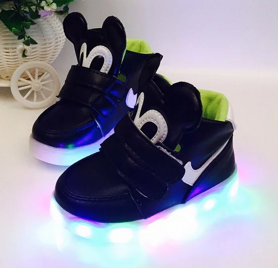 

LED Sport Shoes Flashing Fashion Sneakers for Kids Boots