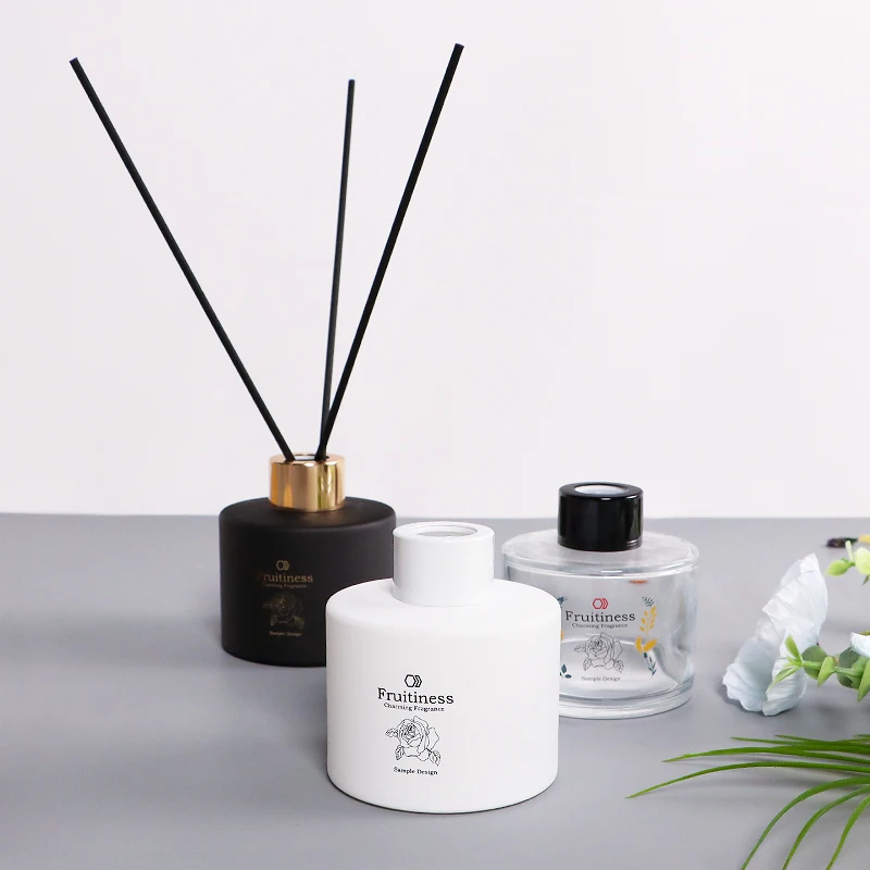 

Round 100ml matte black and white color reed diffuser glass bottle with cap sticks