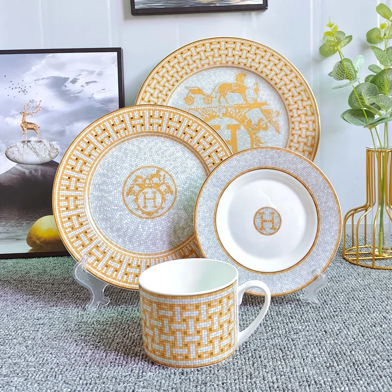 

Promotional 4 Pcs Ceramic Dinner Plates Coffee Cup Saucer Western Luxury Dining Room Set Exquisite Porcelain Dinnerware Sets
