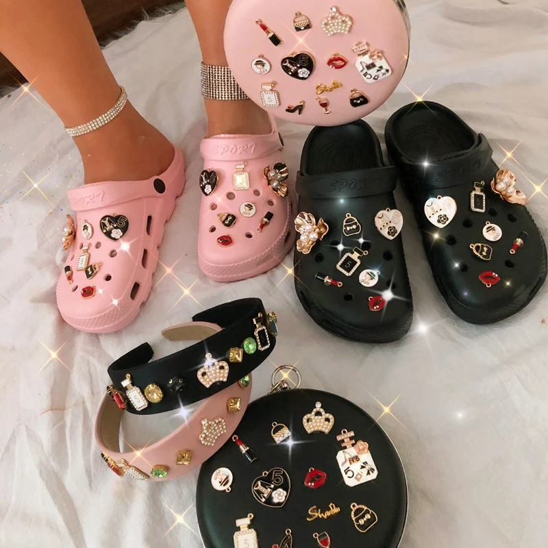 

2021 Explosion style woman hole sandals slope heel thick-soled slippers and purse sets outdoor shoes matching bag set women, 3 color