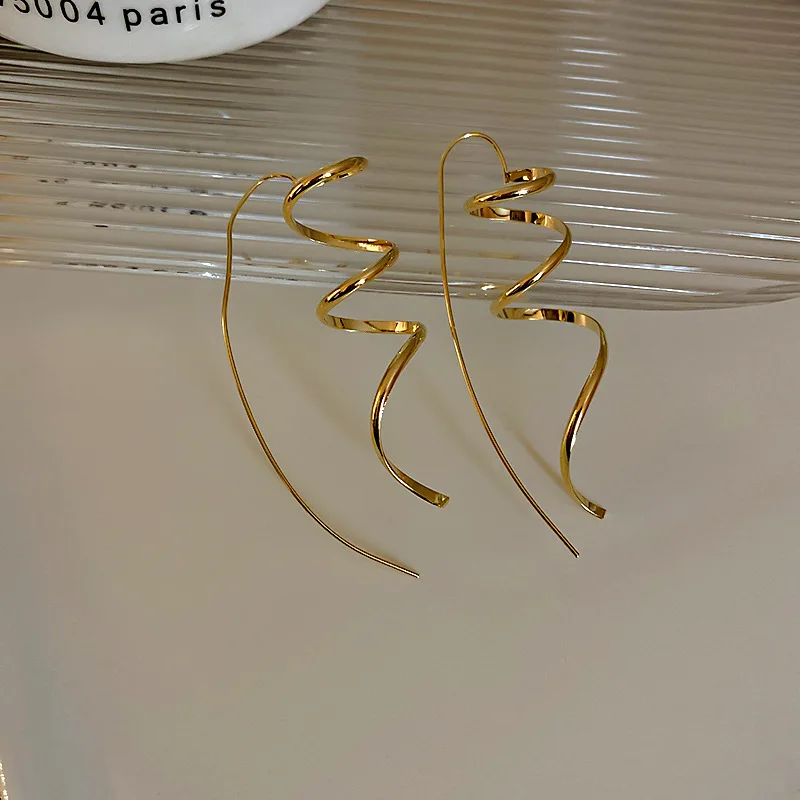 

fashion trendy gold spiral earring women