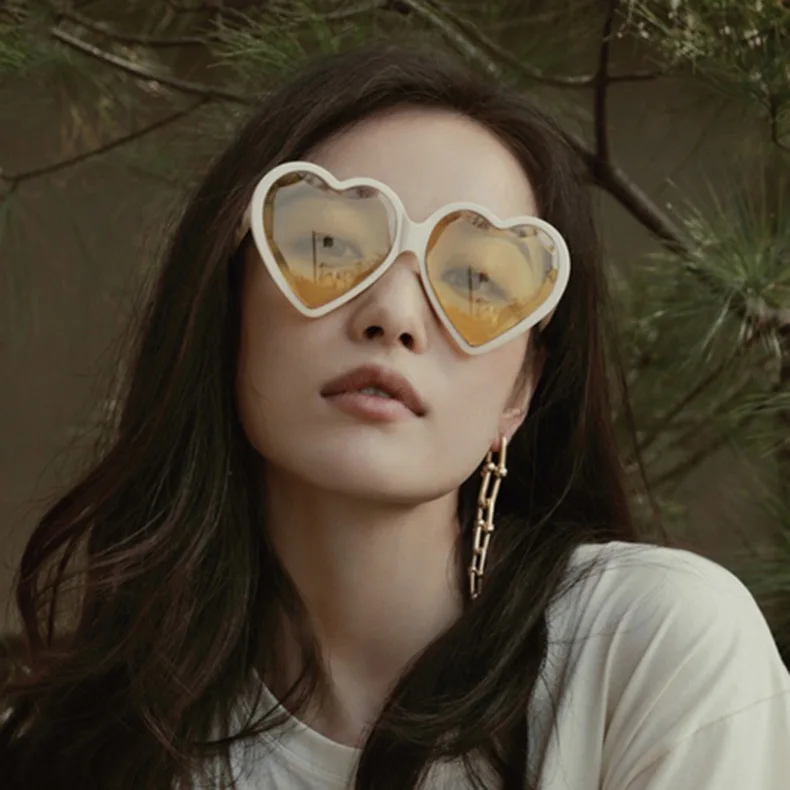 

Fashionable Sun Glasses Cute Fashion Big Frame Heart Shaped Ocean Lens Sun Shades Women Metal Hinge Sunglasses, As the picture shows