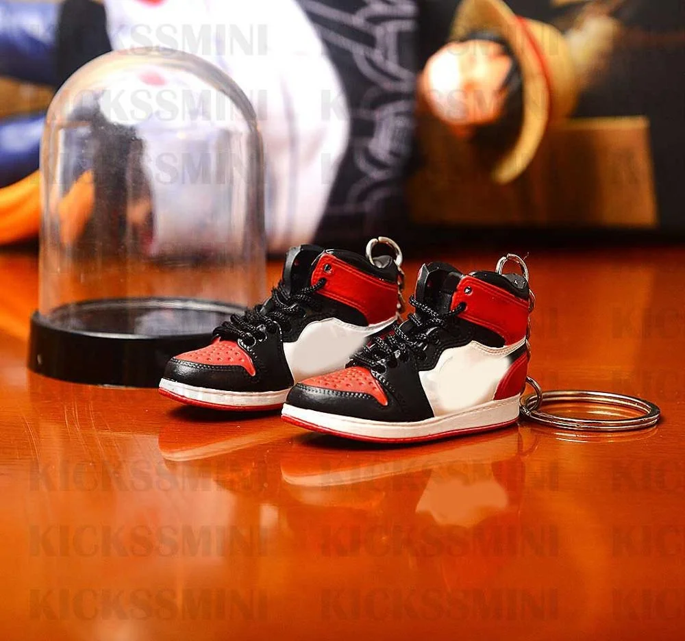 

Factory dropshipping mini sneaker keychain doll accessory keychain 1/6 SCALE 3D Mini Sneaker "black red toe" keychains