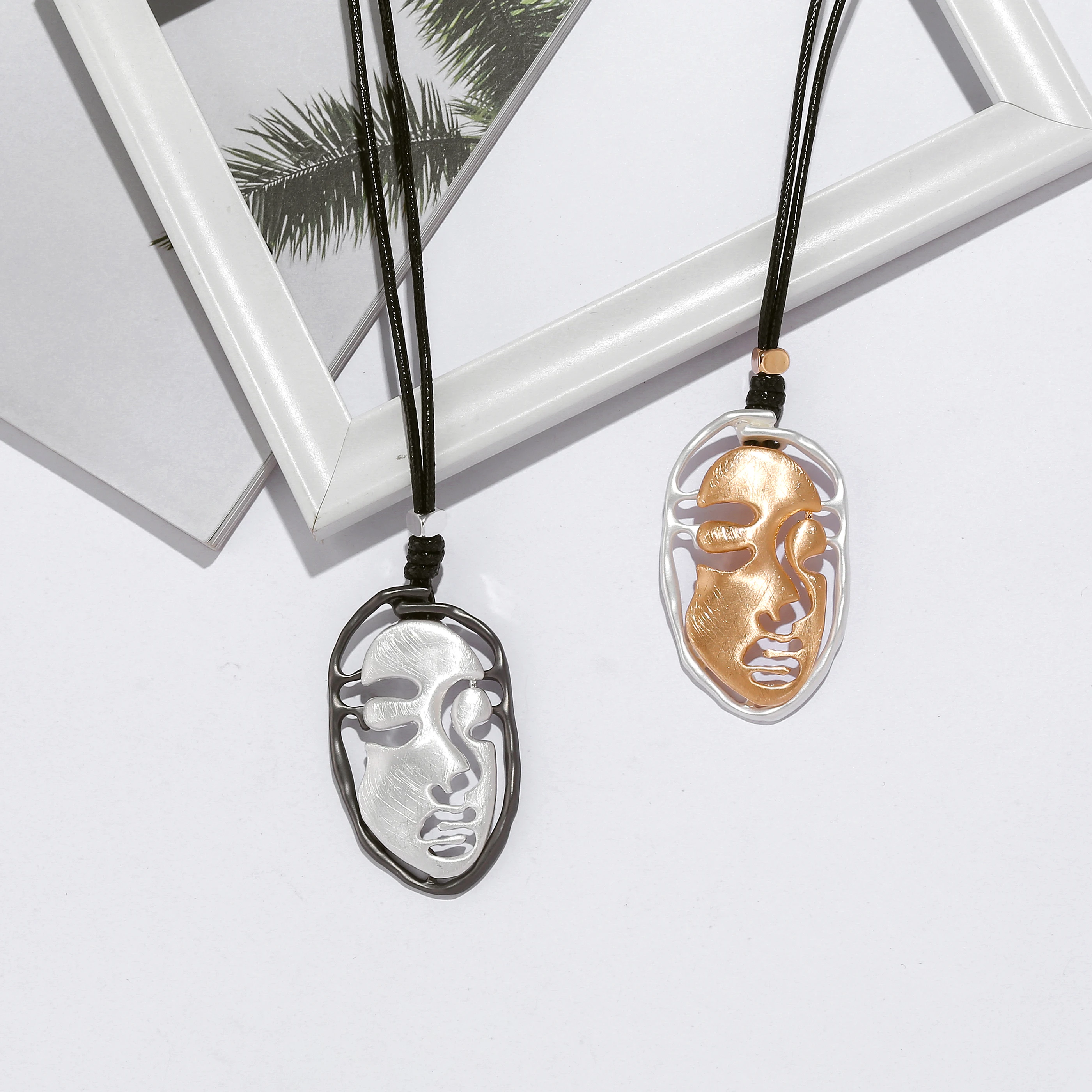

New products on the market Europe and America popular face alloy necklace ladies long wax rope sweater chain