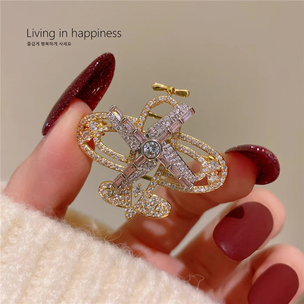 

New Feminine Pink Zircon Pin Buckle Jewelry Full Diamond Brooches Rotatable Small Airplane Brooch