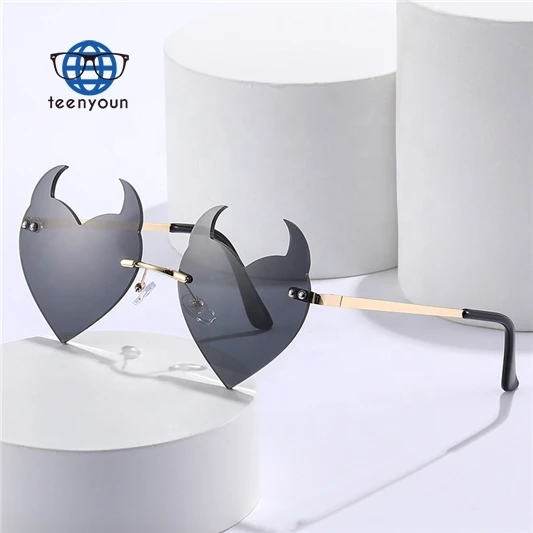 

Teenyoun Creative Unique Design Demon Party Shades Eyewear Funny Sunglasses 2023 New Colorful Small Frame Glasses Rimless Metal