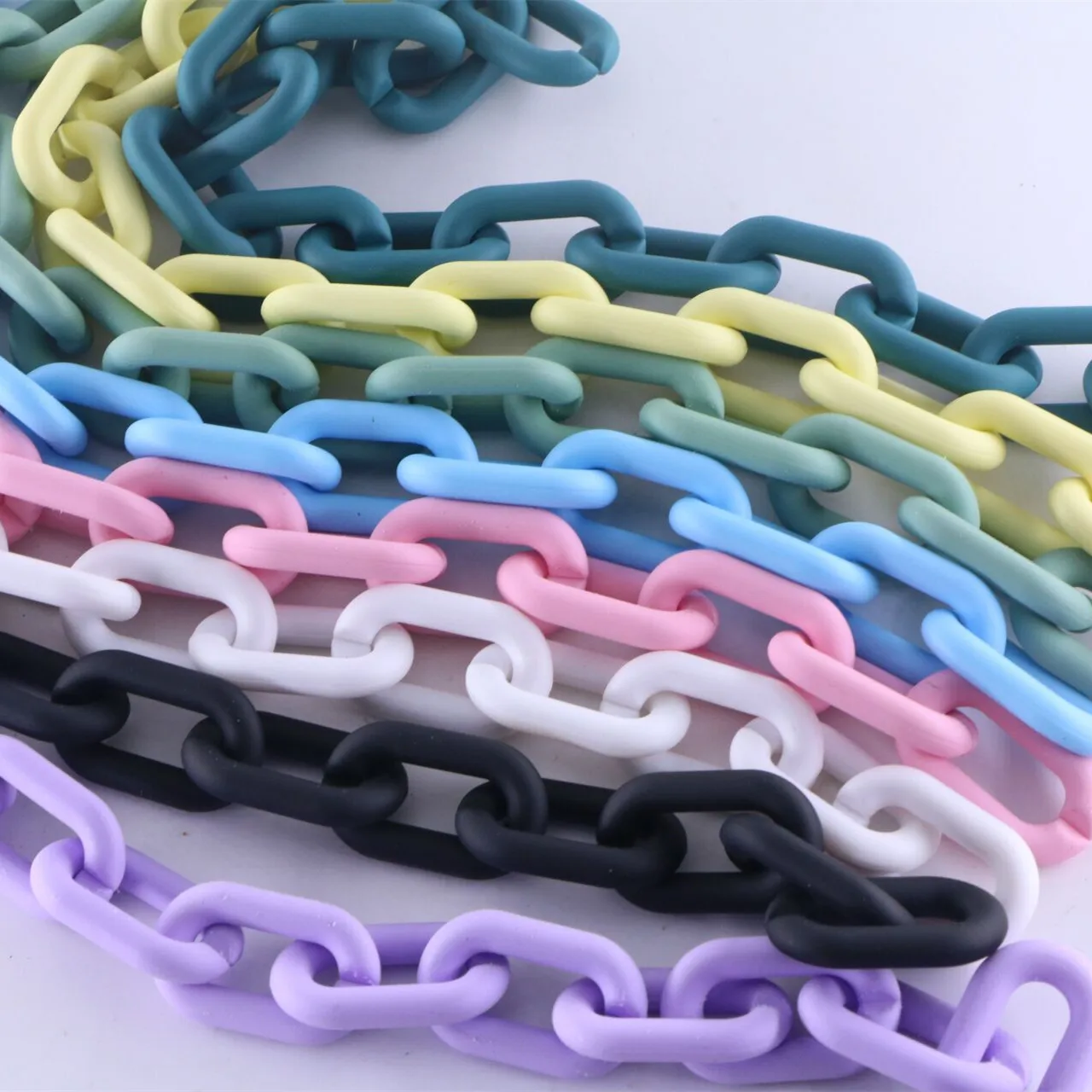 

2021 fashion rubber style matter acrylic curb chain link wholesale acrylic chains bulk
