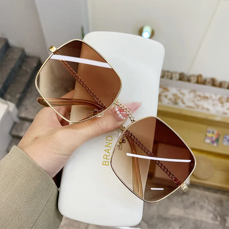 

Luxury Brand Fashion Lady Oversize Hollow Mirror Metal Temple Square Sunglasses