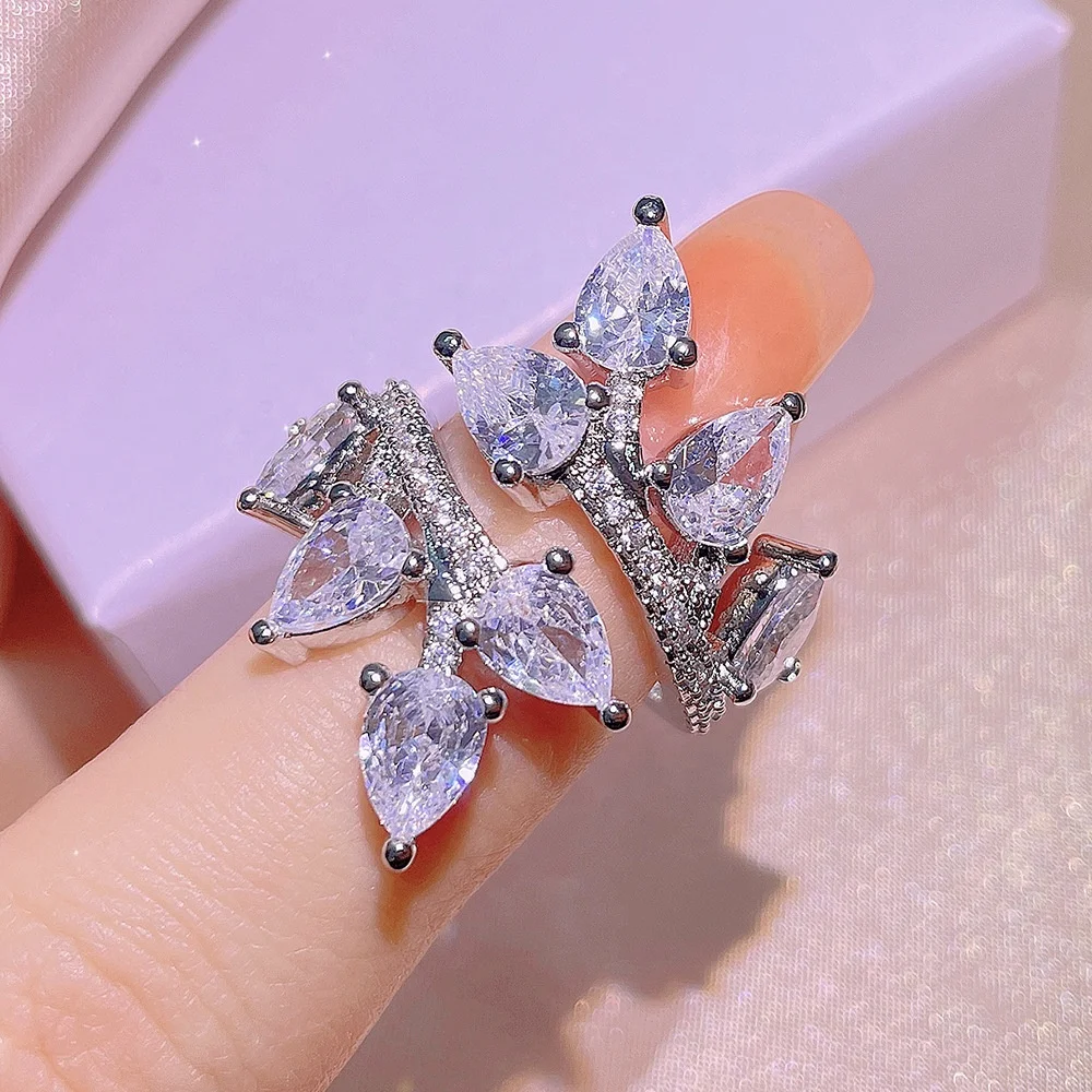 

Women Clear Drop Shape Cubic Zircon Leaf Promise Ring for Women Fashion Noble Wedding Silver Jewelry Ring Gift Ring, Customized color