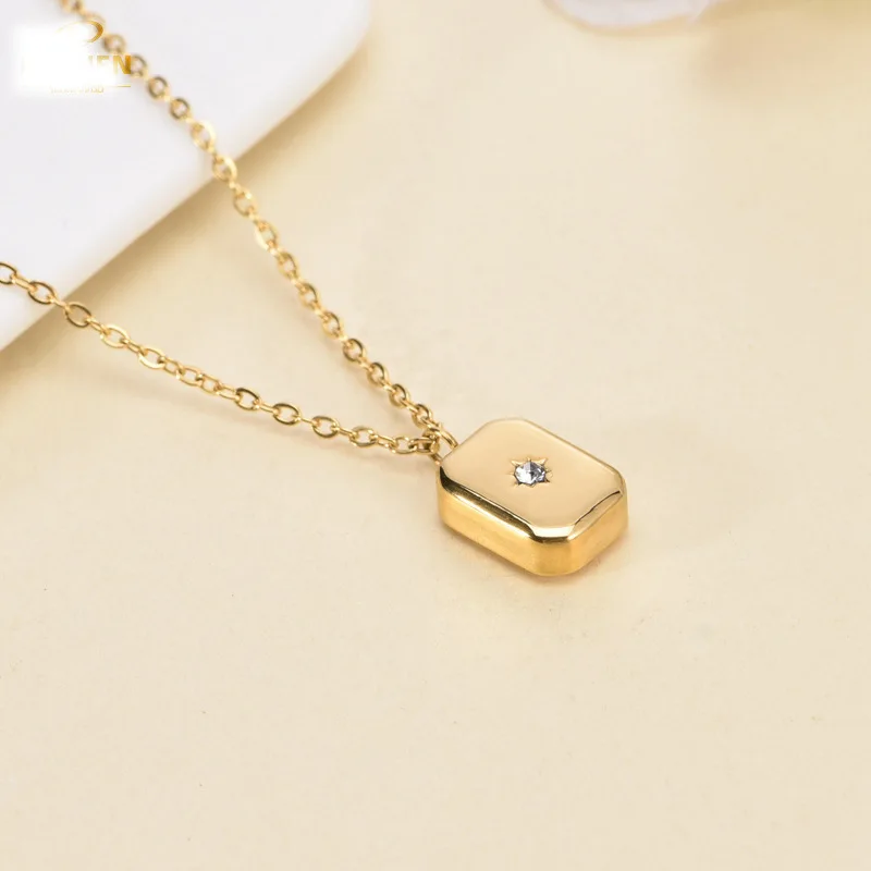 Wholesale Custom 18K Gold PVD Plated North Star Square Rectangle Pendant Necklace North Tarnish Free Waterproof Gold Jewelry