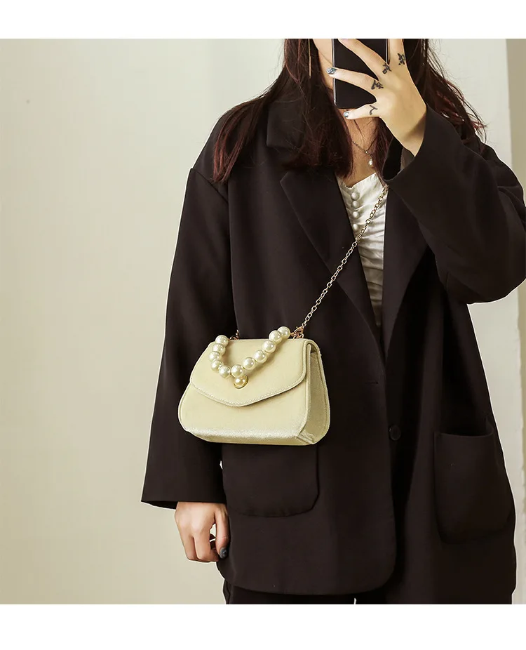 

Retro pearl portable small square bag for women autumn / winter 2020 new suede chain Dinner Bag French style shoulder bag