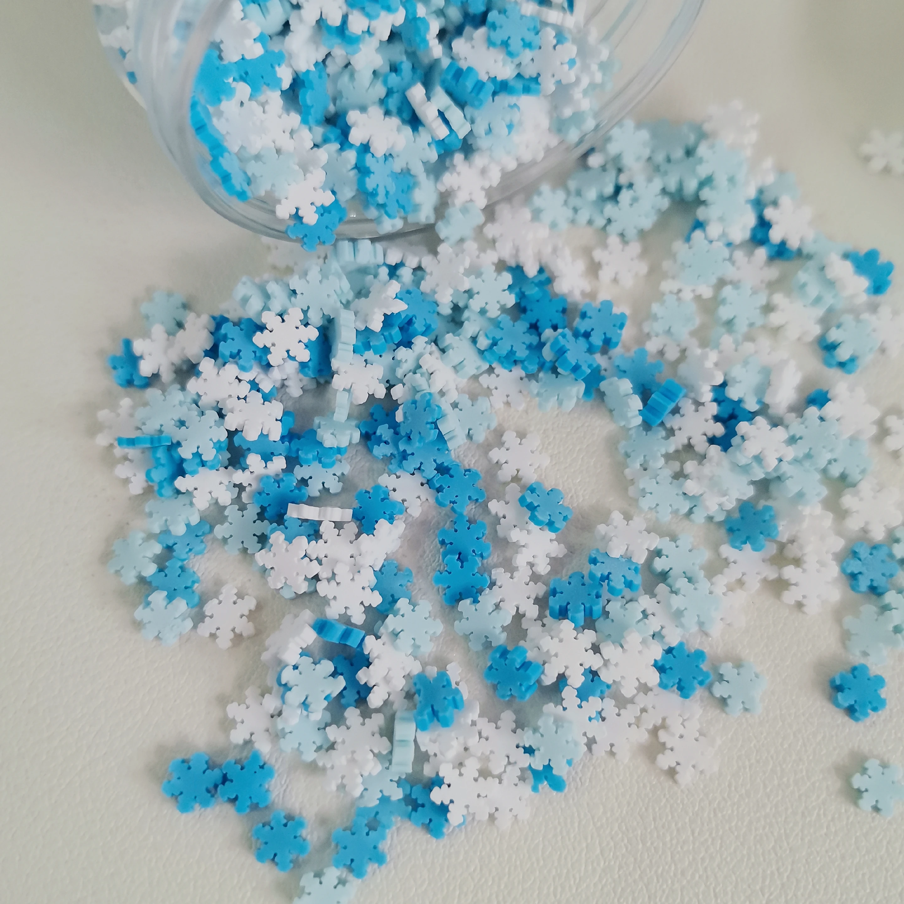 New Arrival 5mm Baked Polymer Clay Tiny Snowflake Slice Stickers for Phone Beauty Christmas Party Decoration