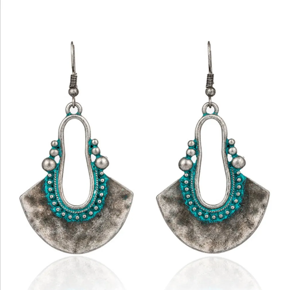 

Ethnic Vintage Metal Dangle Earrings, Picture show