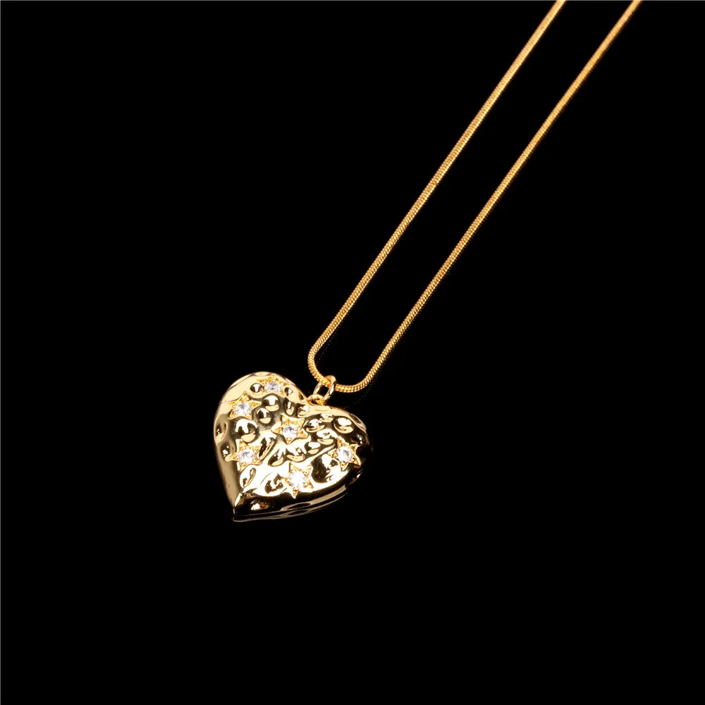 

2022 New Arrival Gold Plated Thin Chain Heart Necklace Micro Paved Crystal Star Love Heart Pendant Necklace For Girls