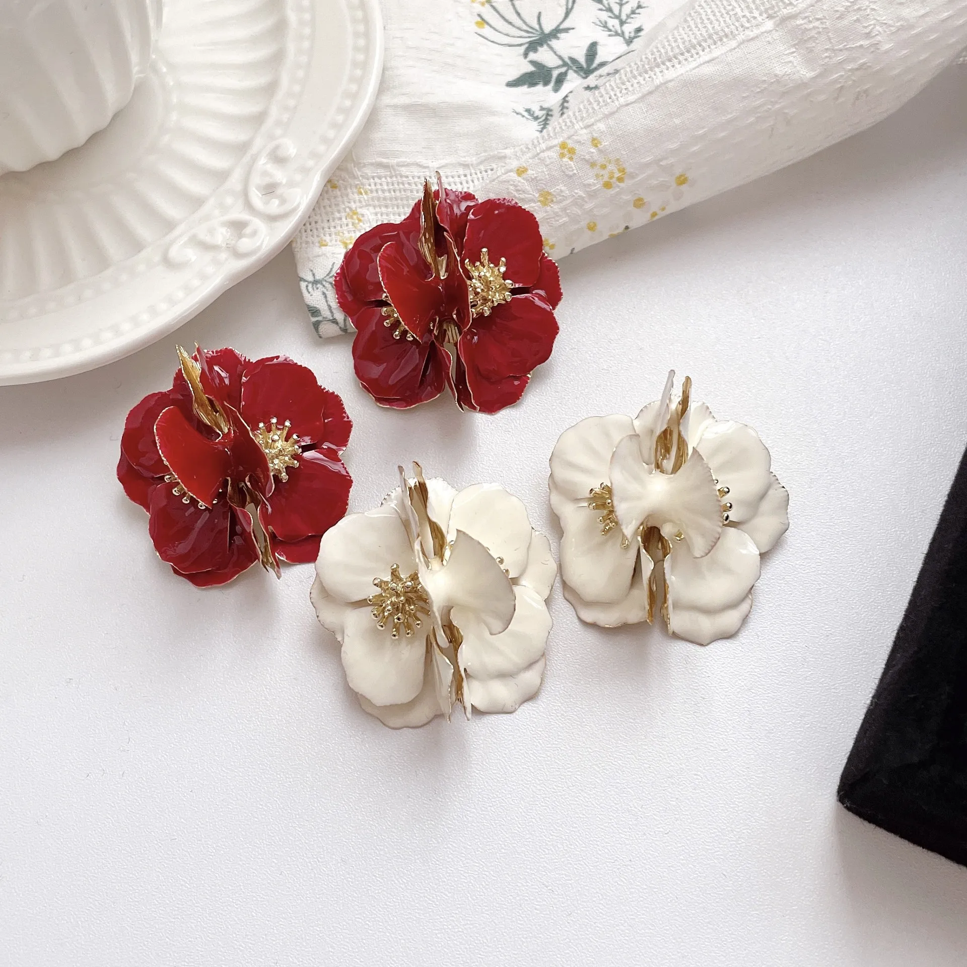 

GT Women New Sweet Flowers Earring Exaggerated Oil Dripping 3D Flower Earrings for Women