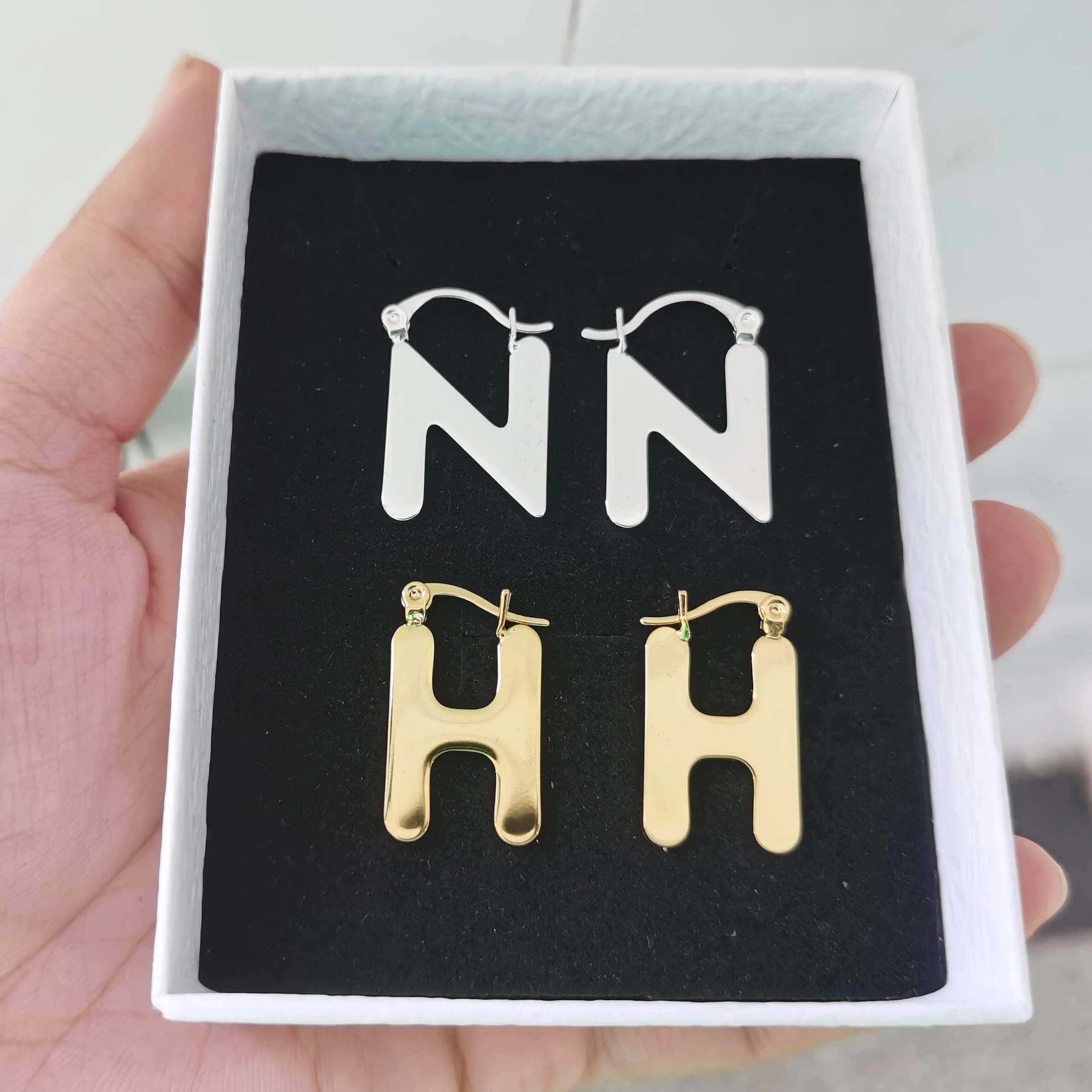 Qiuhan Stainless Steel Personalization  Initial Letter A-Z Earrings Earstud Jewelry Gift for Women