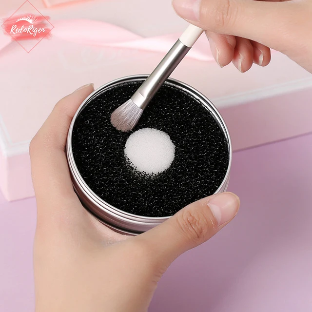 

High Quality Best Price Popular Pocket Portable Acticarbon Sponge Quick Wash Makeup Brush Dry Cleaner with Tin Box No Water Need, Custom