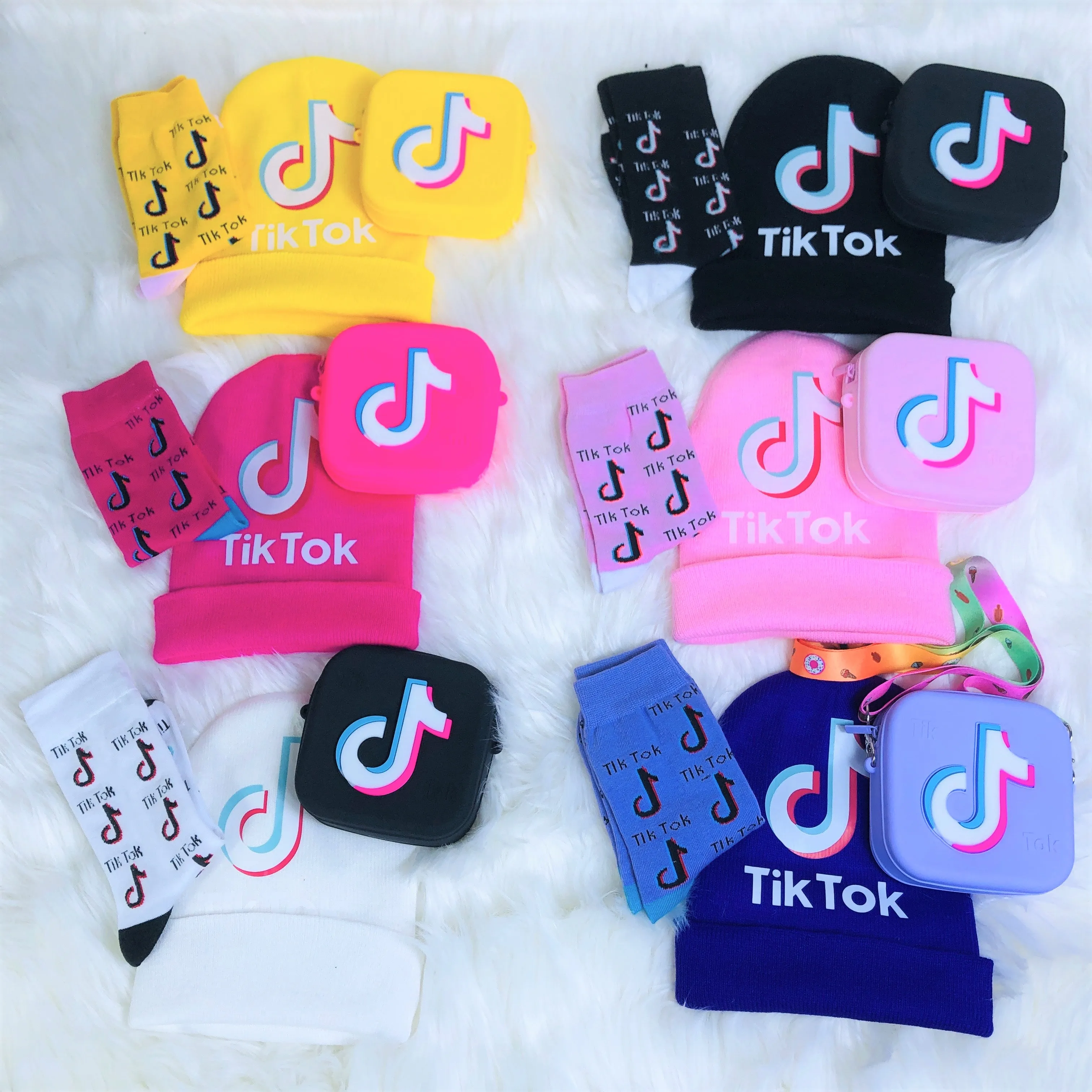 

Hot Selling Cartoon Tiktok Pattern Square Bags Coin Purses For Girls Socks Matching Mini Silicon Tik Tok Purse And Hat Set, 6 color