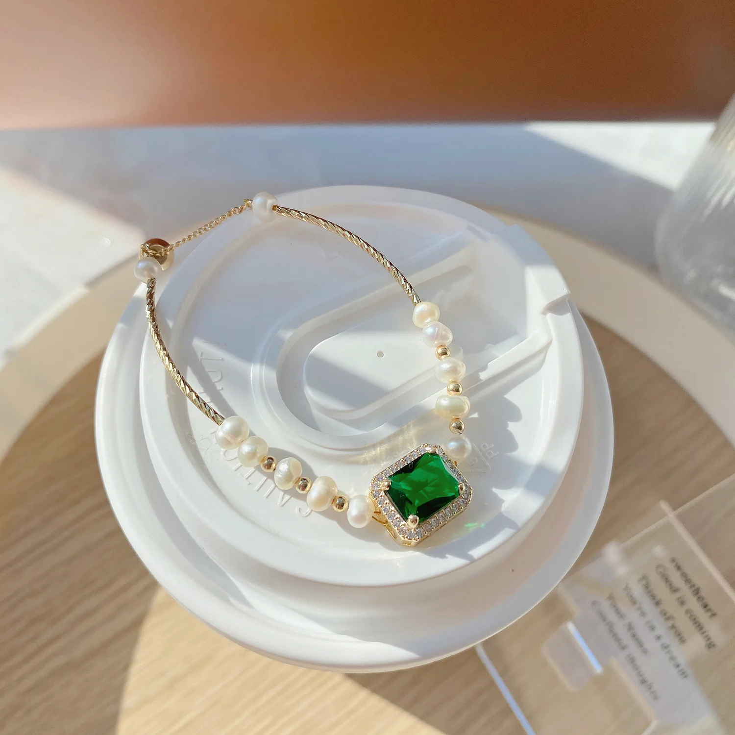 

Vershal D113 Luxury 18k Gold Plated Retro Green Zircon Freshwater Pearl Adjustable Bracelet For Women