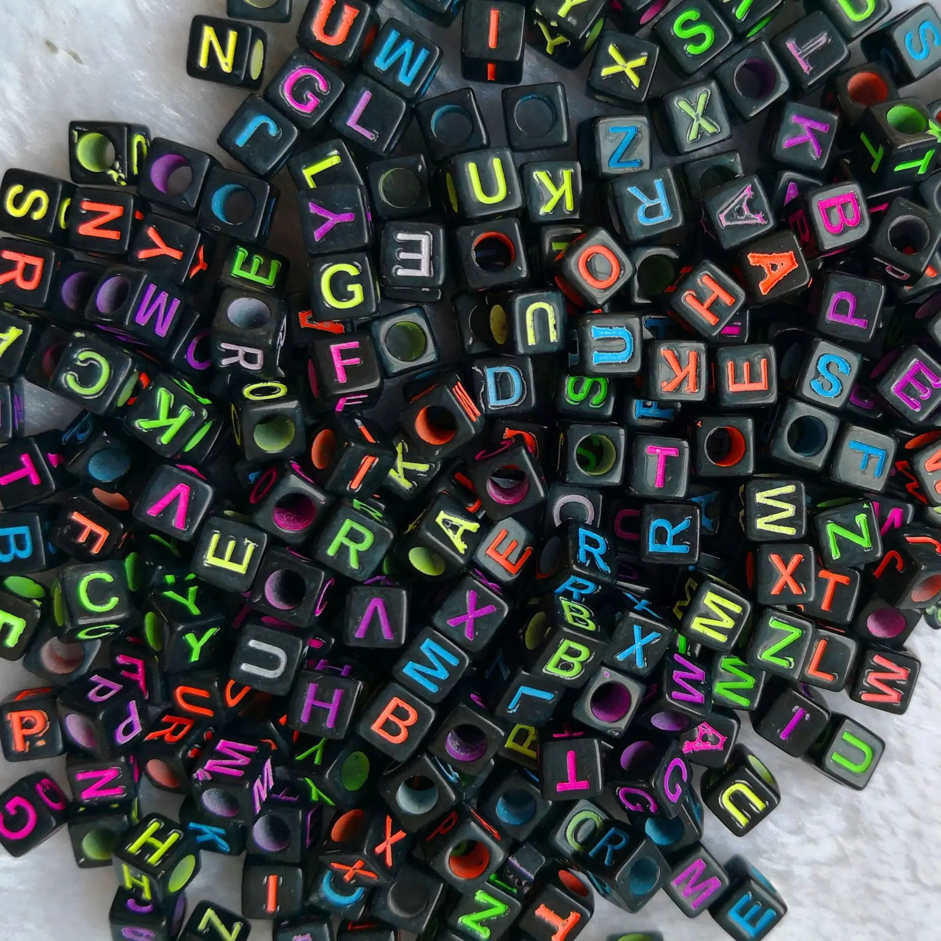 

Hot Sale 6mm Square Black Acrylic Colorful Letter A-Z Beads Acrylic Alphabet Beads For Jewelry Making