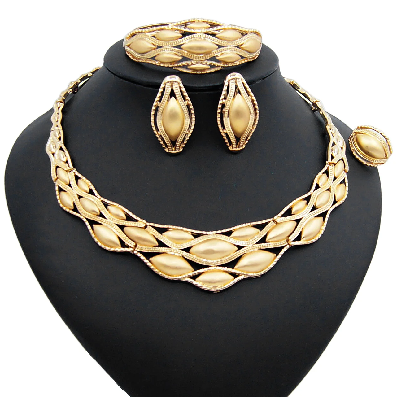 

Yulaili Fashion Collar Shape Copper Alloy Gold Plated Shiny Texture Design Jewelry Sets Gift For Anniversary Engagement Party