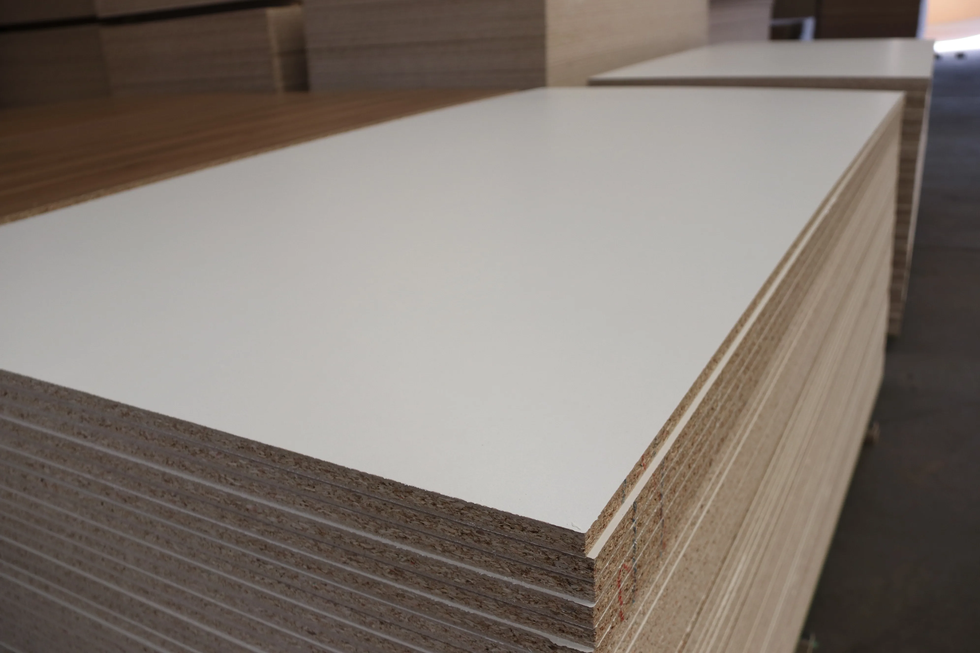 white melamine chipboard - .JPG
