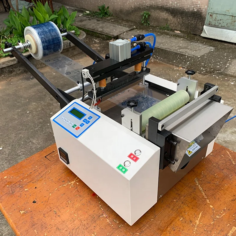 
Specializing in the production of heat sealed cold cut packaging plastic bag automatic bag making machine PE/pvc film bag cuttin 