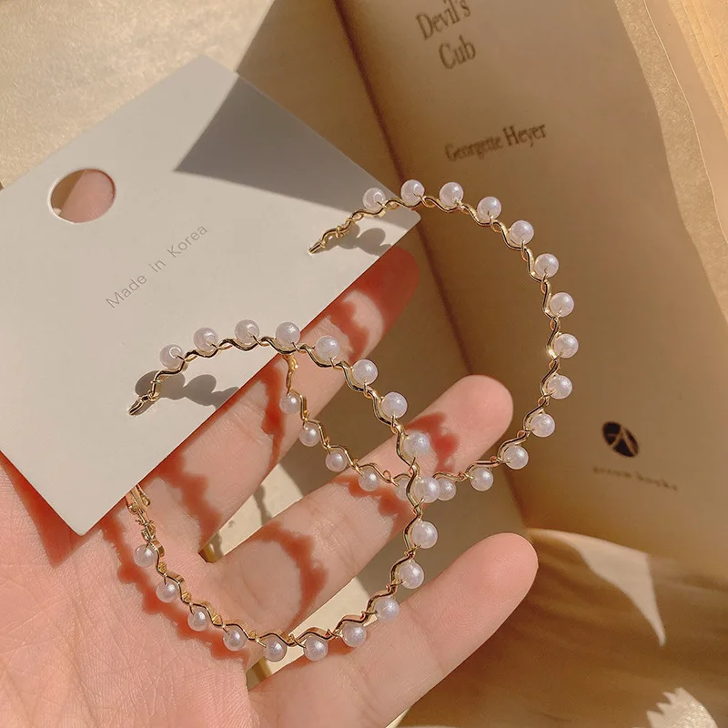 

Romantic Trendy 925 Sterling Silver Geometrical Wave Shape Metal Pearl Jewelry Hoop Earrings For Women
