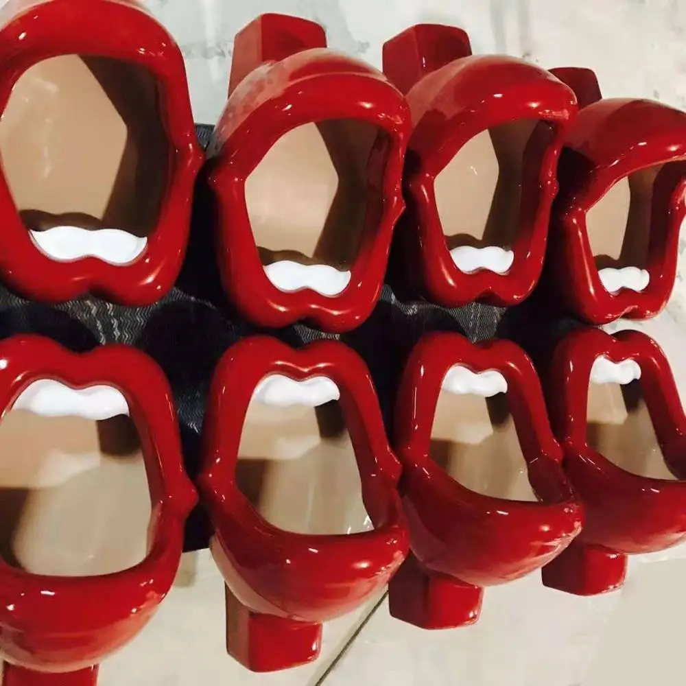 Red Lip Urinal Adult Wall Toilet Bottle Spill Proof Urinal For Salon
