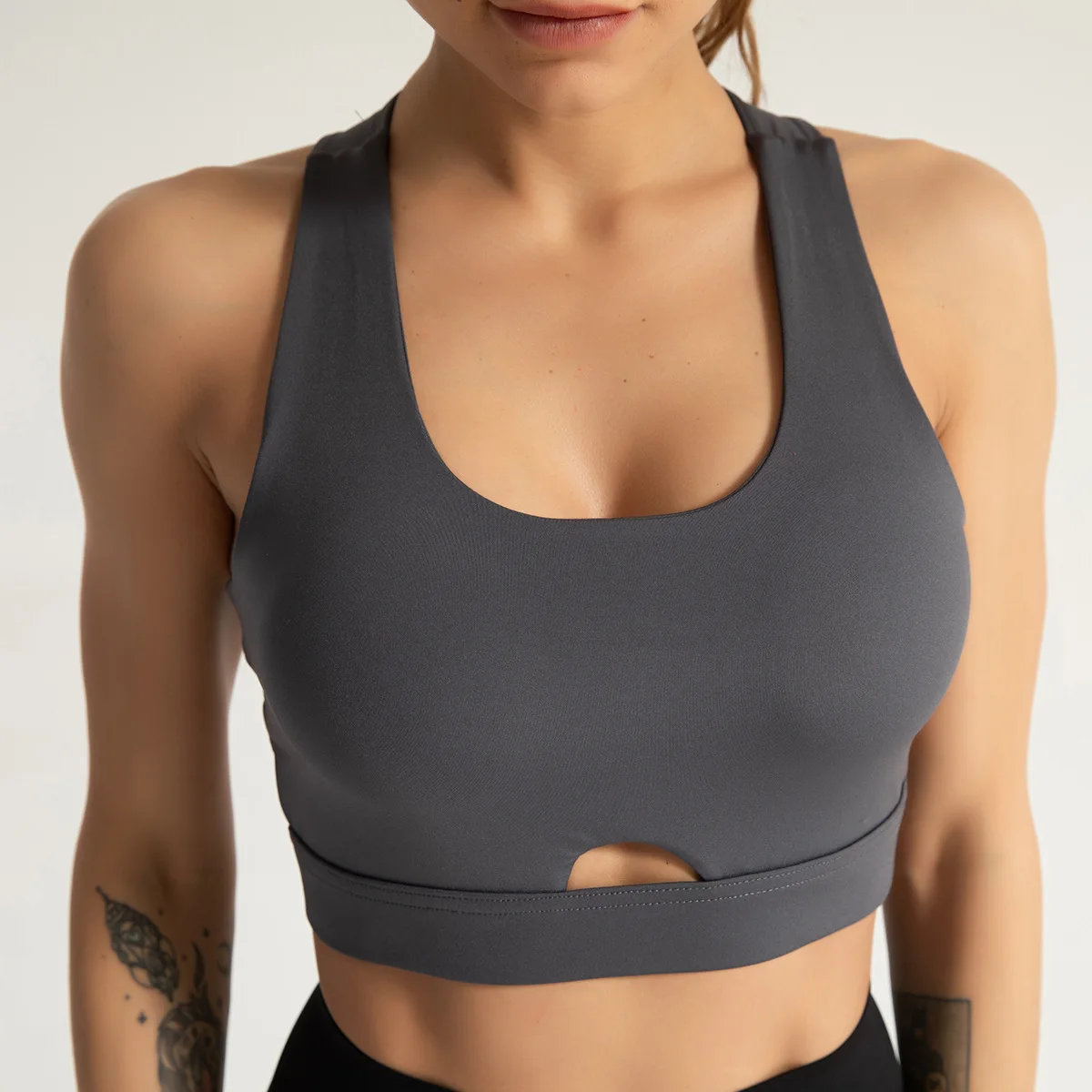

2020 New Stripe Shockproof Sports Bra Cross Beautiful Back Gym Yoga Bra Running Fitness Woman