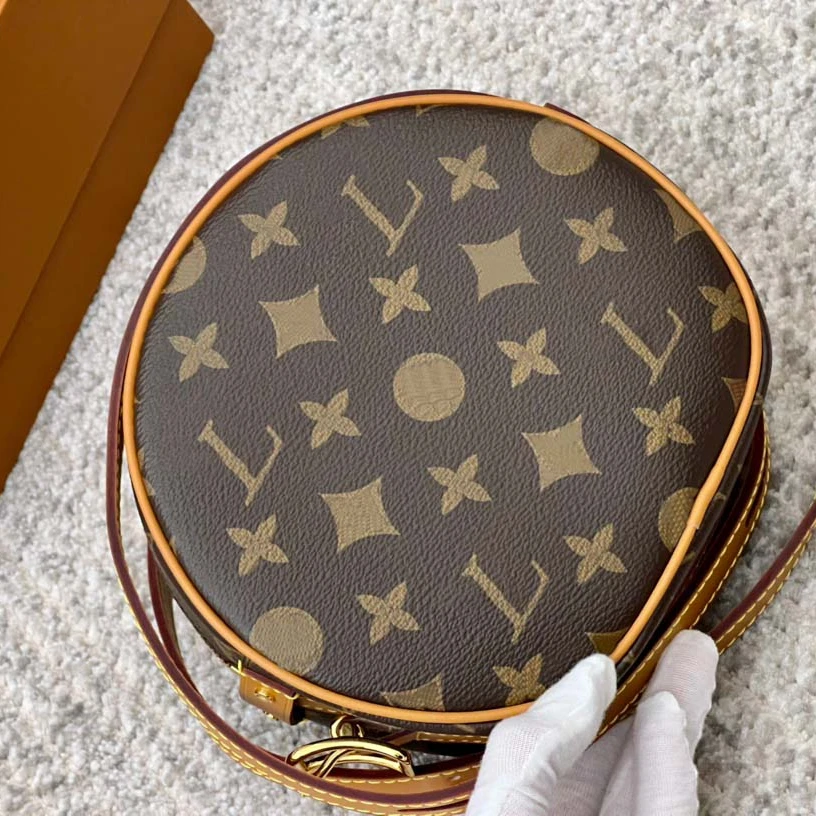 

Design Brown 2022 Women Classic Single Shoulder Purse Messenger Circular handbag Fashion Lady's Crossbody Bags With Letters, Picture shows