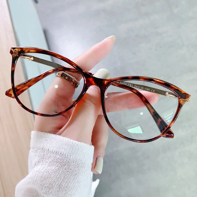 

High-quality South American Glasses for Woman Cat eye Style Optical Frames With 1.8mm PC Lenses