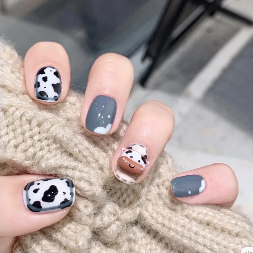 

24 Pieces/set Cute Cow Pattern Artificial Fingernails False Finger Nails Fake Nails Short Square Design