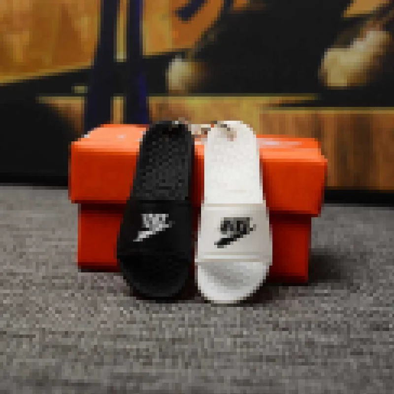 

Factory dropshipping mini sneaker keychain doll accessory slipper keychain 1/6 SCALE 3D Mini Sneaker "black cement" keychains