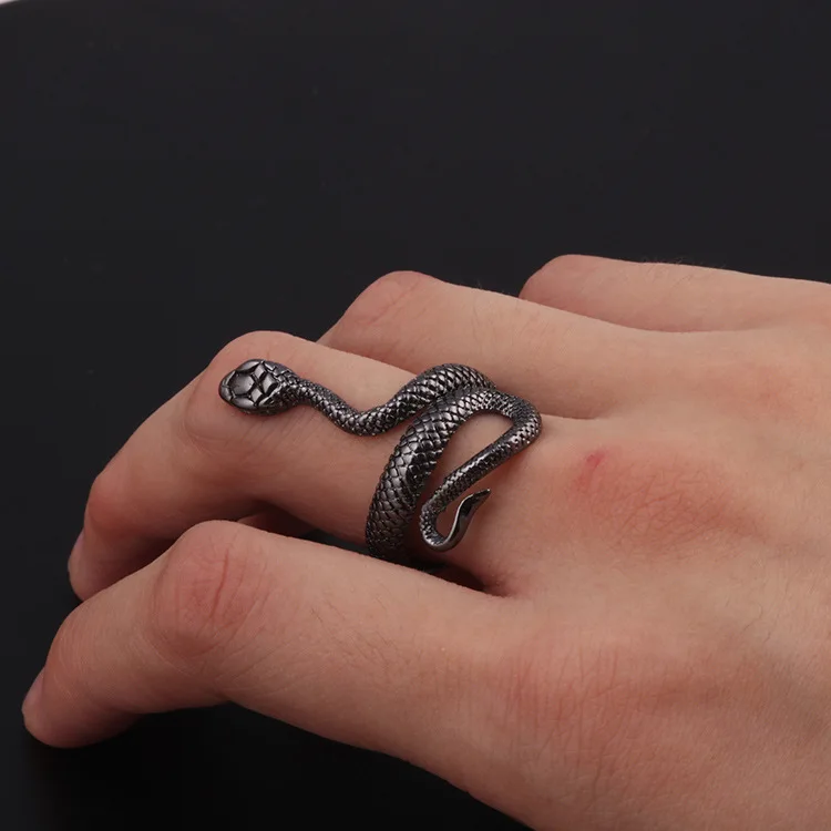 

European and American Fashion Personality Exaggerated Snake Ring Snake-shaped Punk Style Nightclub Ring Wholesale, Colourful