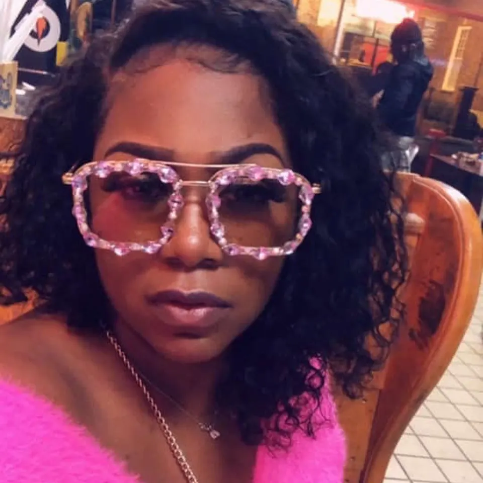 

GUVIVI New small square sunglasses crystal diamond designer luxury sunglasses 2020