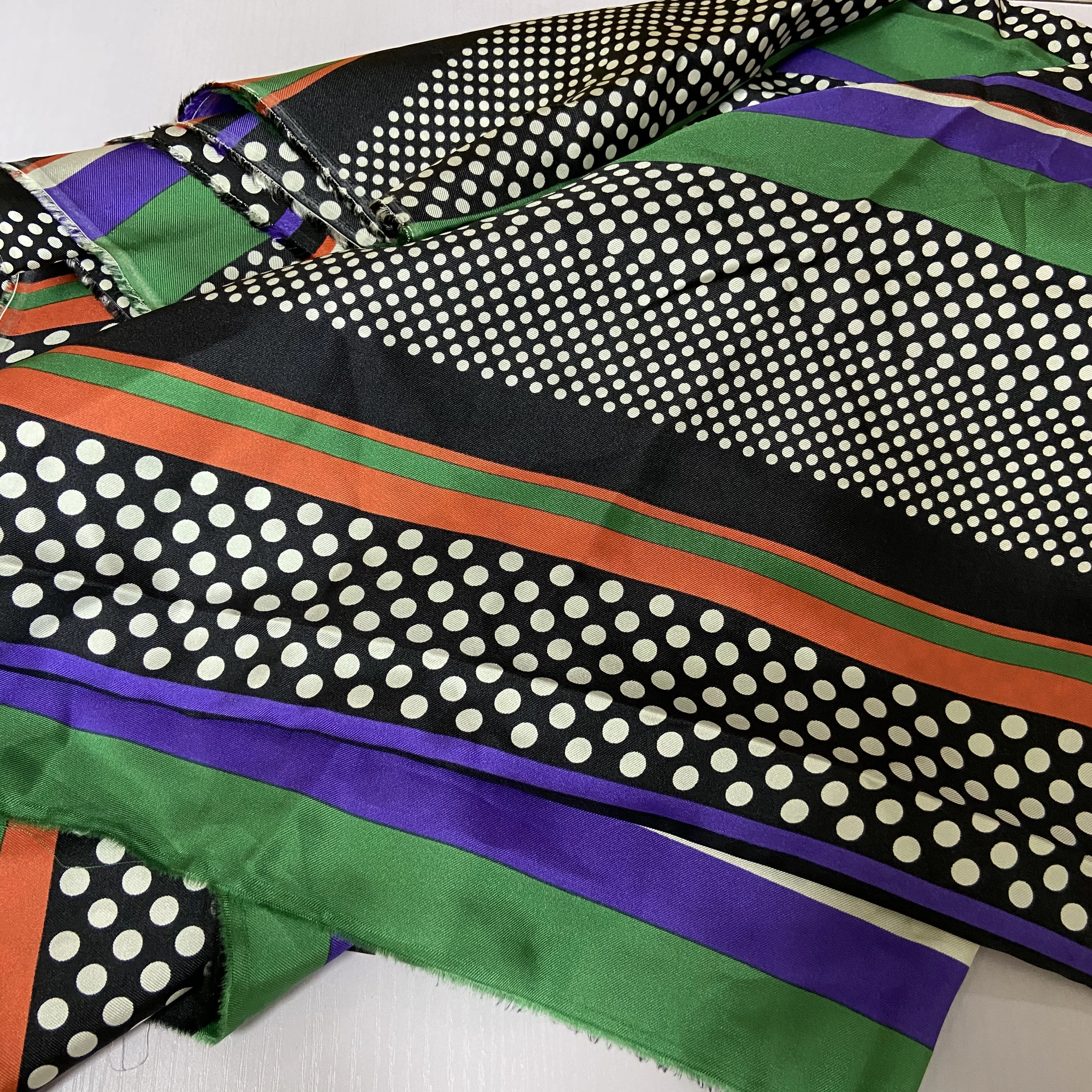 
dot print pure silk 14mm 114cm twill silk fabric for custom scarf garment 
